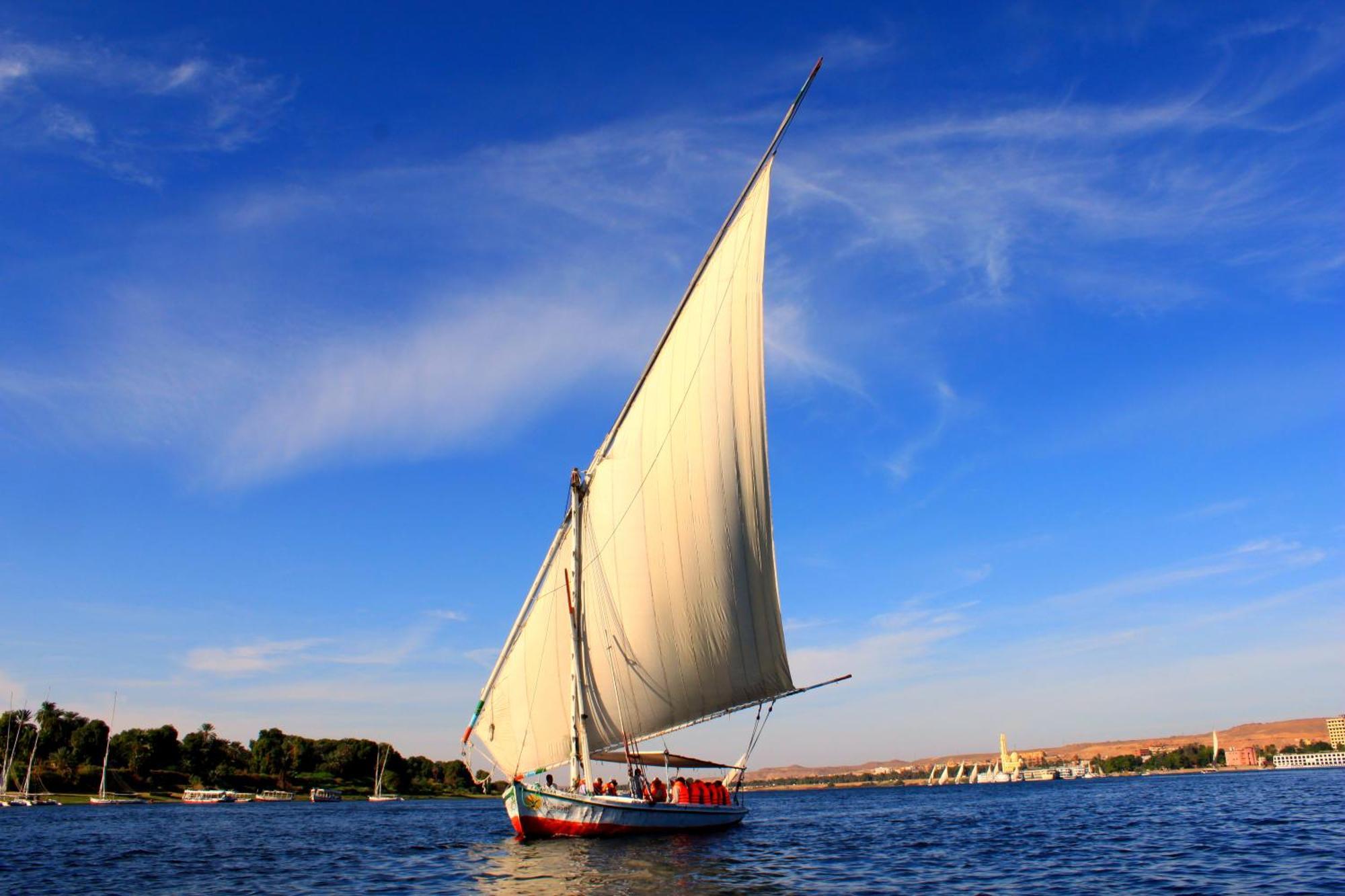 Moevenpick Royal Lily Nile Cruise, Every Monday Four Nights From Luxor, Every Friday Three Nights From Aswan - Including Excursions & Sightseeing Dış mekan fotoğraf