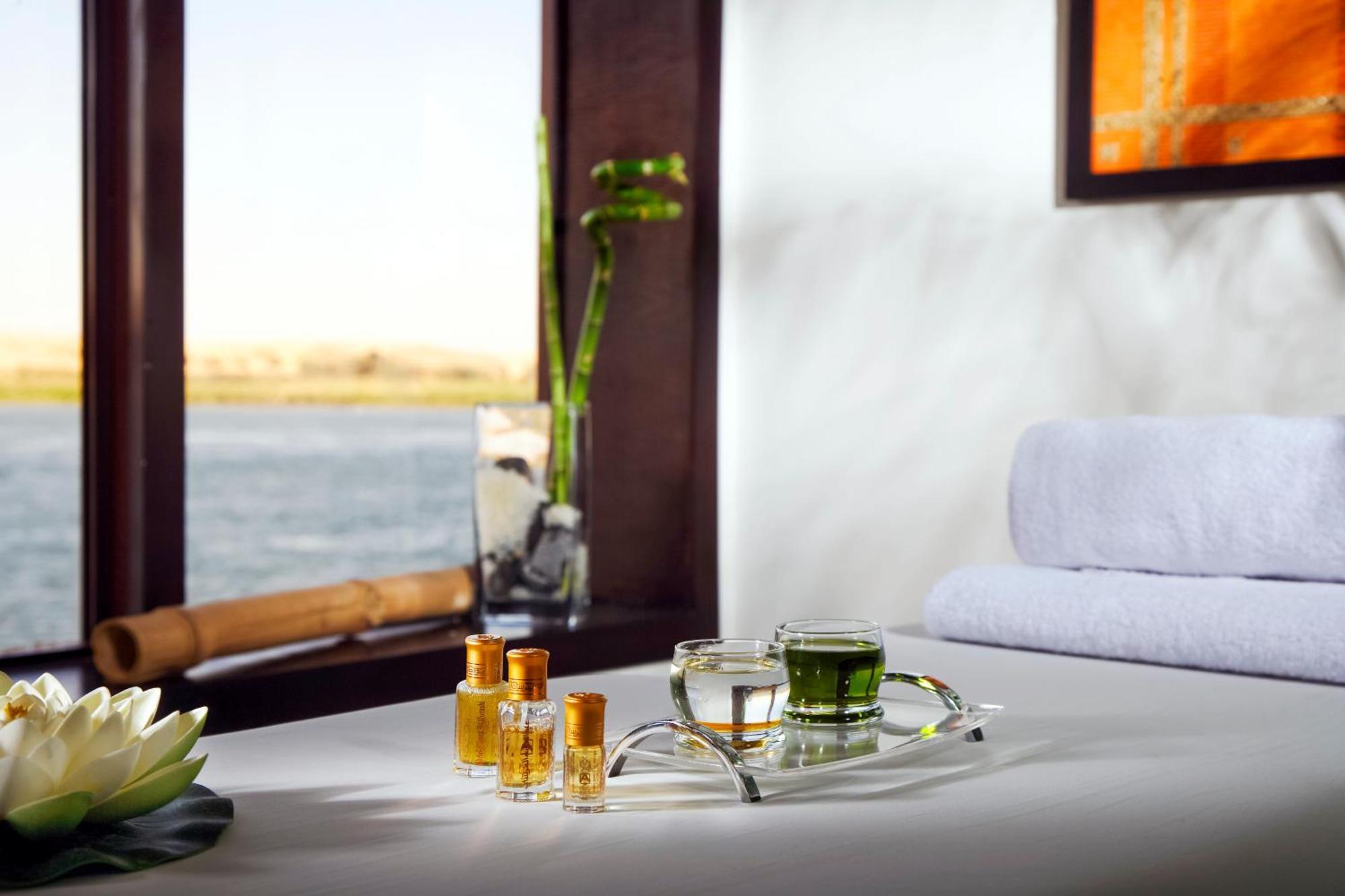 Moevenpick Royal Lily Nile Cruise, Every Monday Four Nights From Luxor, Every Friday Three Nights From Aswan - Including Excursions & Sightseeing Dış mekan fotoğraf